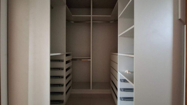 Casa em Condomínio à venda no Condomínio Pitangueiras: Su te 1