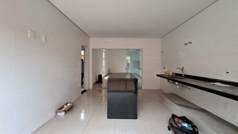 Casa em Condomínio à venda no Condomínio Pitangueiras: Cozinha