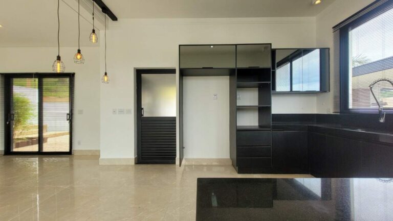 Casa em Condomínio à venda no Residencial e Empresarial Alphaville:
