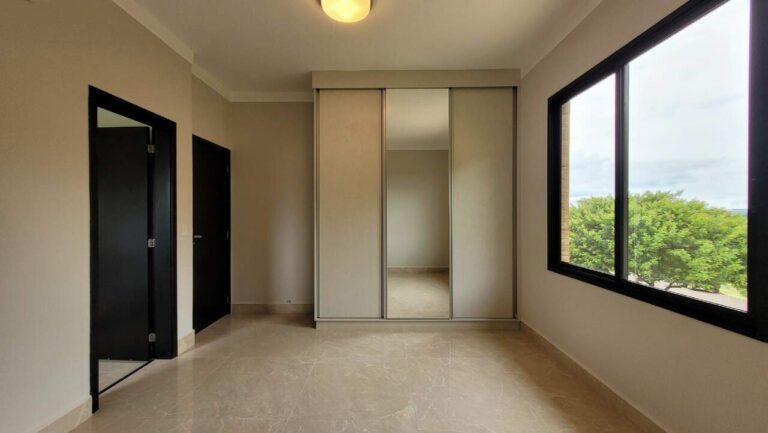 Casa em Condomínio à venda no Residencial e Empresarial Alphaville: