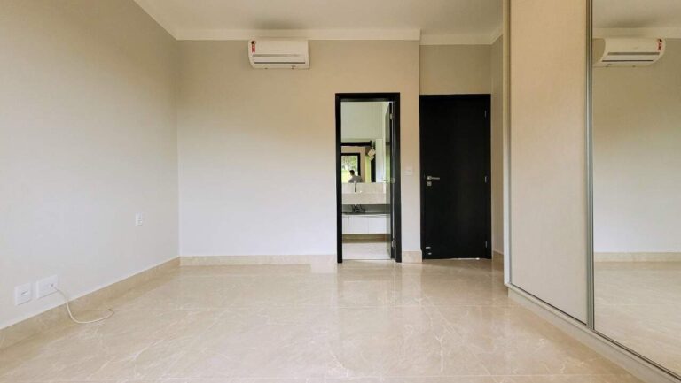 Casa em Condomínio à venda no Residencial e Empresarial Alphaville: