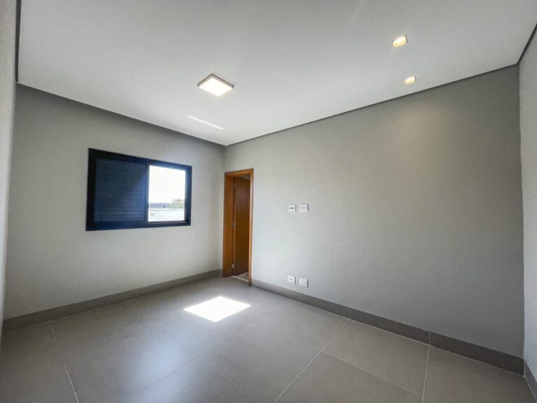 Casa em Condomínio para aluguel no Loteamento Santa Marta: