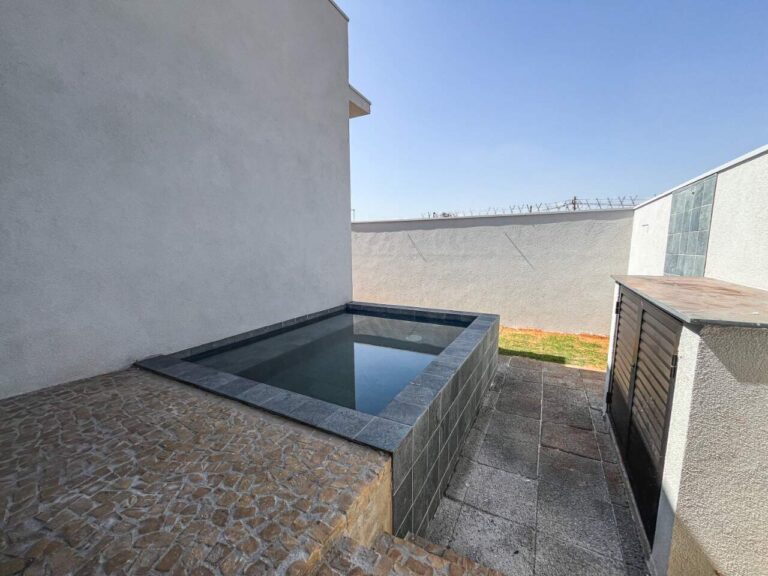Casa em Condomínio para aluguel no Loteamento Santa Marta: