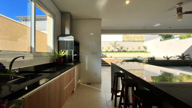 Casa em Condomínio à venda no Condomínio Arara Azul: espa o gourmet