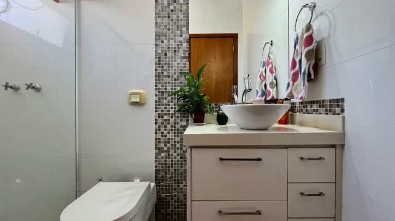 Casa em Condomínio à venda no Condomínio Arara Azul: su te 2