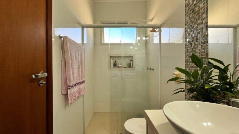 Casa em Condomínio à venda no Condomínio Arara Azul: su te 2