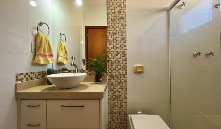Casa em Condomínio à venda no Condomínio Arara Azul: su te 3