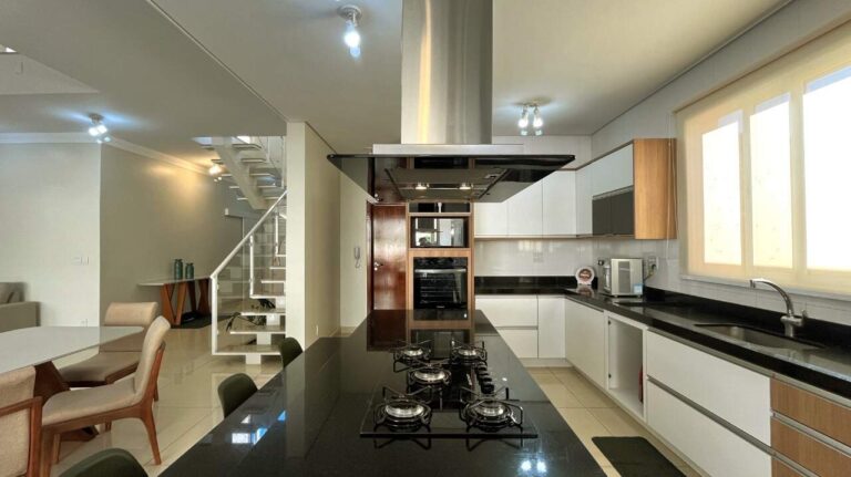 Casa em Condomínio à venda no Condomínio Arara Azul: cozinha