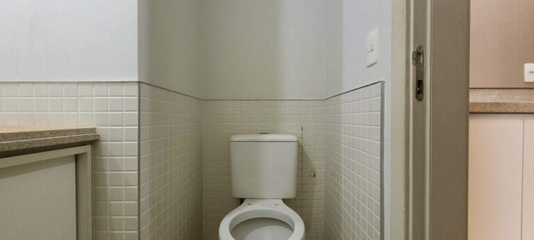 Sala Comercial para aluguel no Jardim Santa Ângela: Banheiro