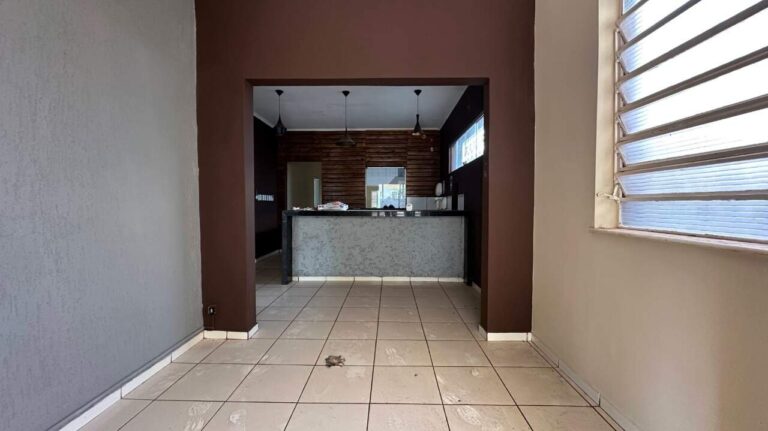 Casa Comercial à venda no Jardim Sumaré: Entrada