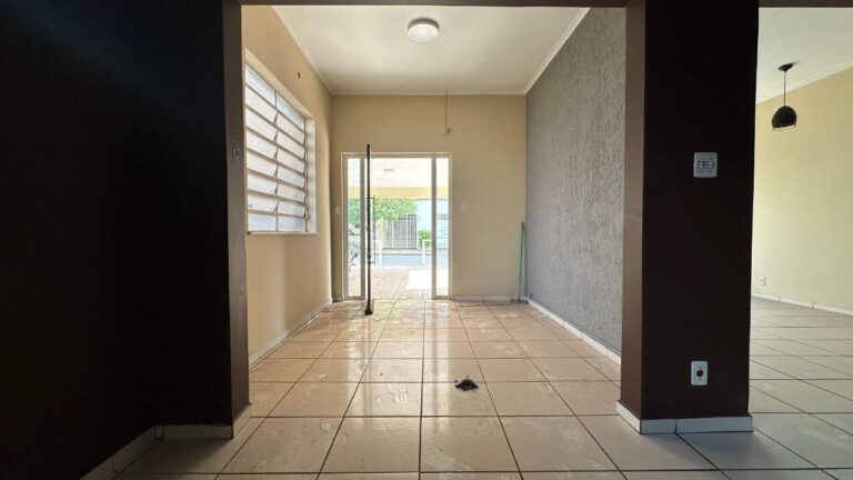Casa Comercial à venda no Jardim Sumaré: Entrada