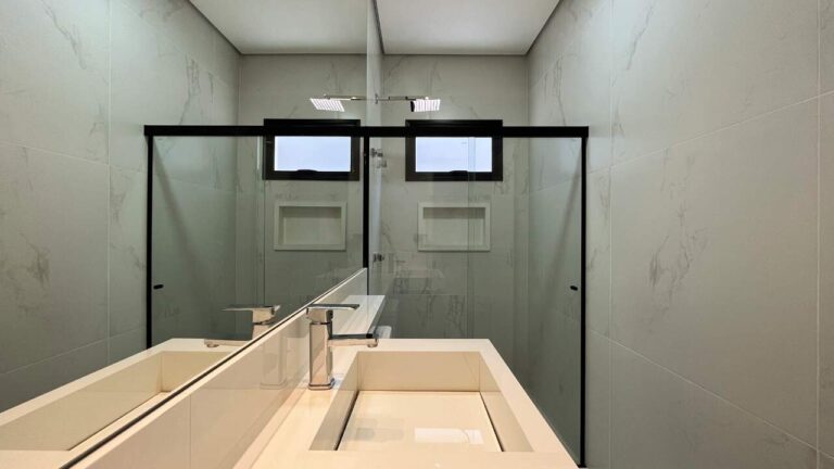 Casa em Condomínio à venda no Vila do Golfe: Banheiro su te 3