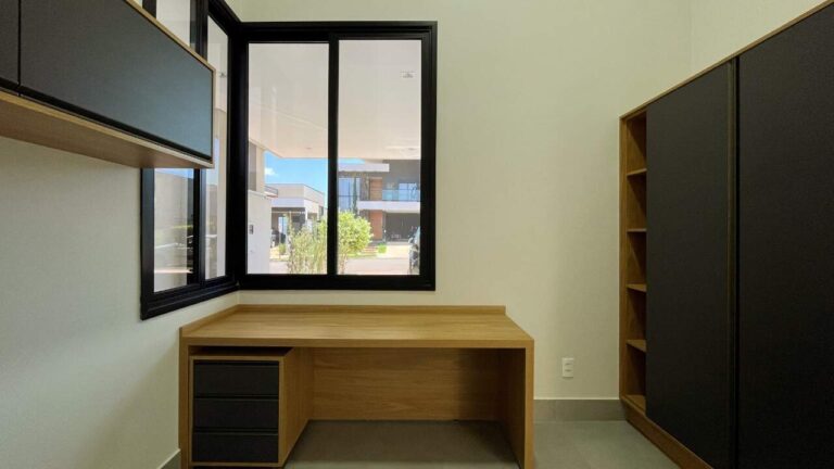 Casa em Condomínio à venda no Vila do Golfe: Home office