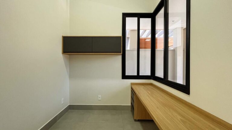 Casa em Condomínio à venda no Vila do Golfe: Home office