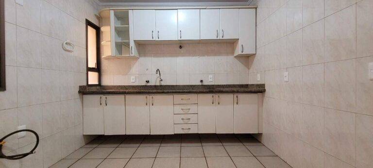 Apartamento para aluguel no Iguatemi: Cozinha