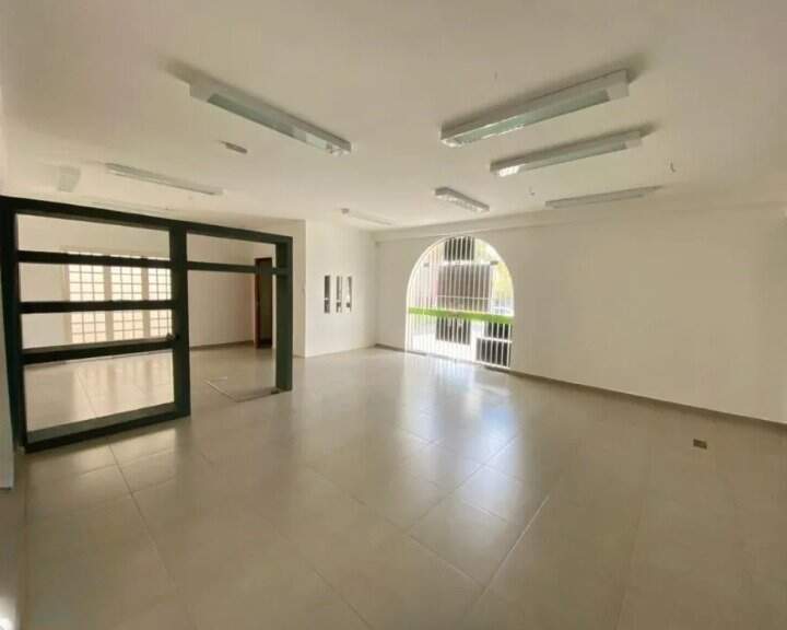 Casa Comercial para aluguel no Jardim Irajá: