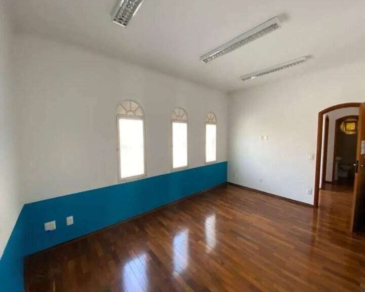 Casa Comercial para aluguel no Jardim Irajá:
