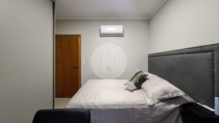 Casa em Condomínio à venda no Jardim Valência: