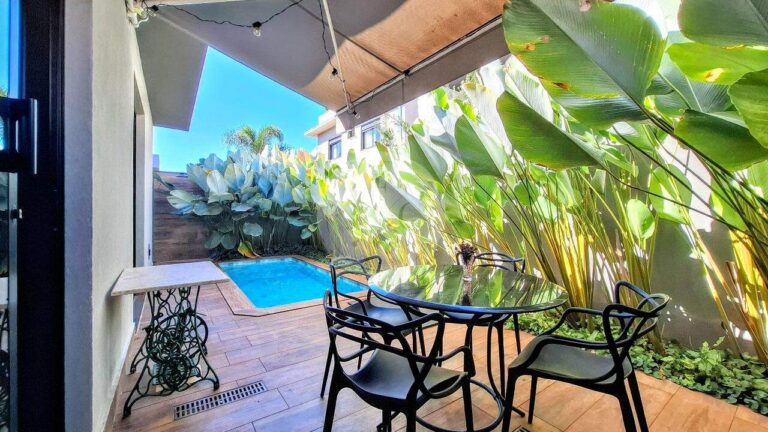 Casa em Condomínio à venda no Jardim Valência: