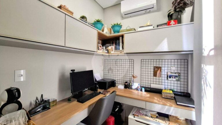 Casa em Condomínio à venda no Jardim Valência: