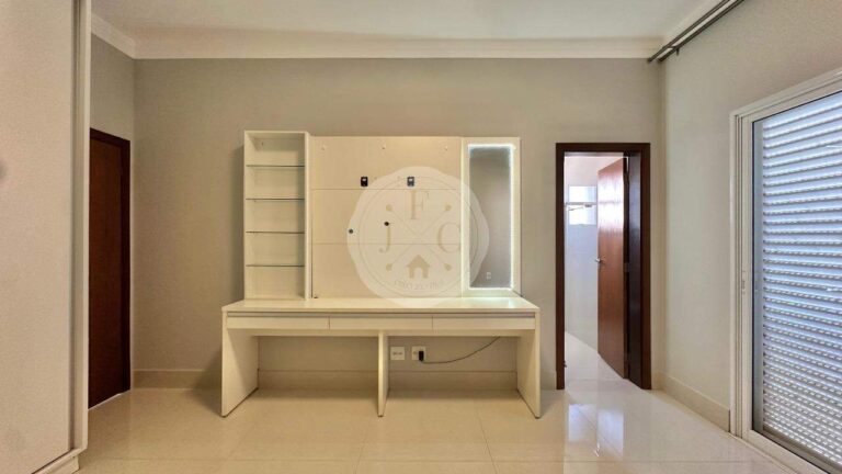 Casa em Condomínio para aluguel no Residencial e Empresarial Alphaville: