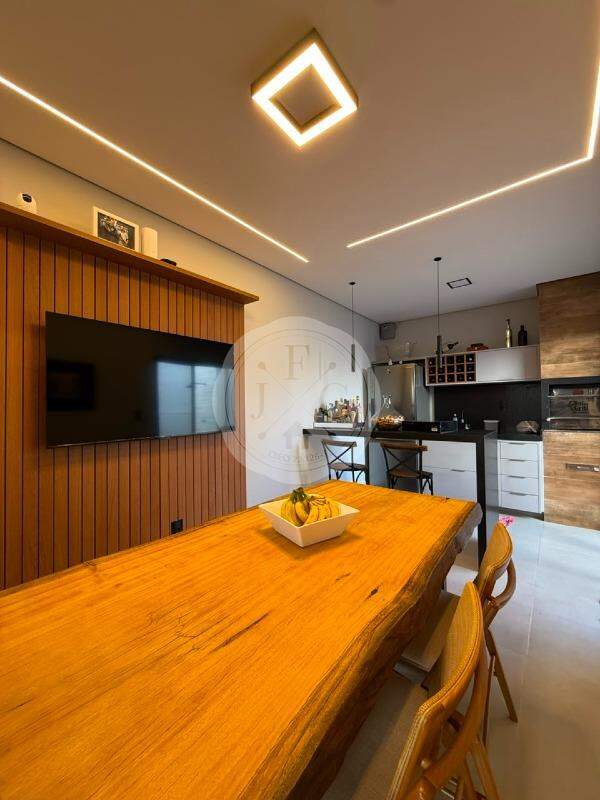 Casa à venda no Jardim Castelo Branco: