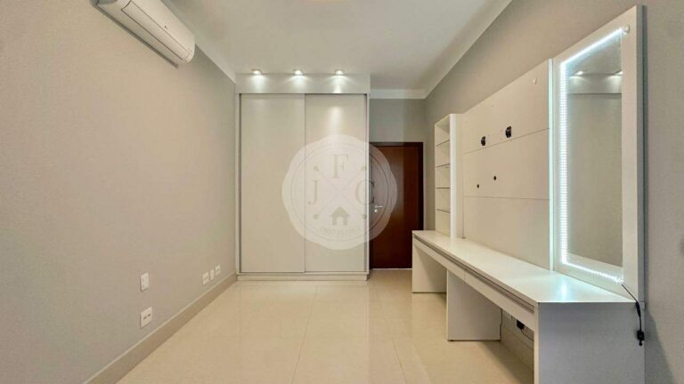 Casa em Condomínio para aluguel no Residencial e Empresarial Alphaville: