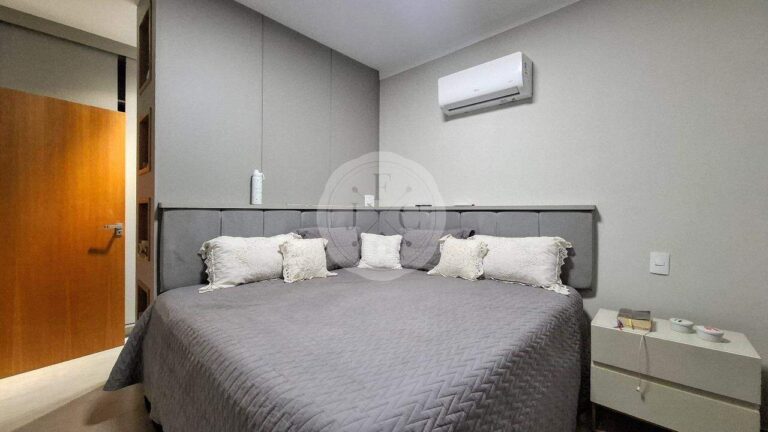 Casa em Condomínio à venda no Jardim Valência:
