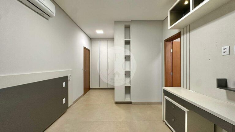 Casa em Condomínio para aluguel no Residencial e Empresarial Alphaville: