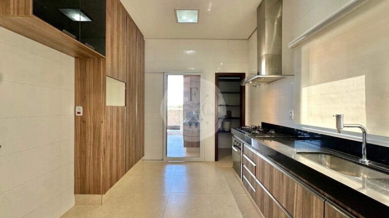 Casa em Condomínio para aluguel no Residencial e Empresarial Alphaville: