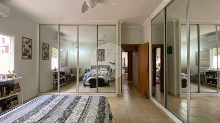 Casa em Condomínio à venda no Recreio das Acácias: