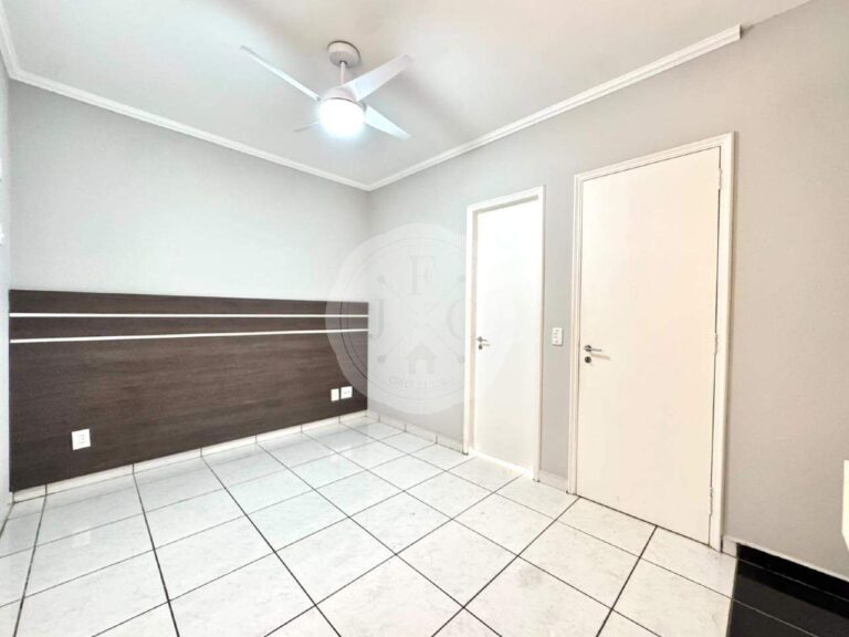Casa em Condomínio para aluguel no Jardim Interlagos: