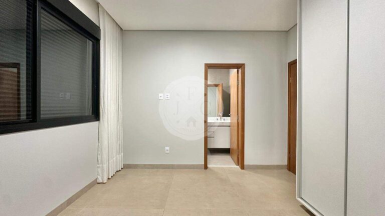 Casa em Condomínio para aluguel no Residencial e Empresarial Alphaville: