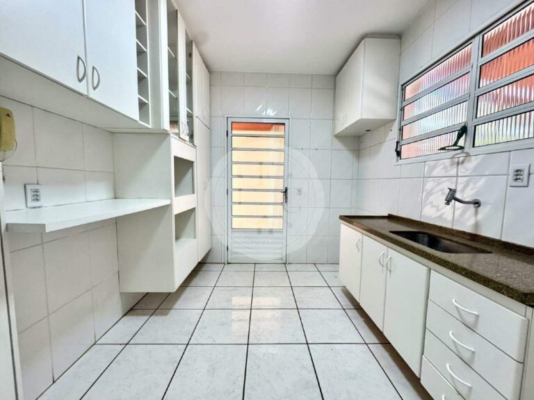 Casa em Condomínio para aluguel no Jardim Interlagos: