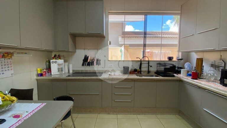 Casa em Condomínio à venda no Recreio das Acácias: