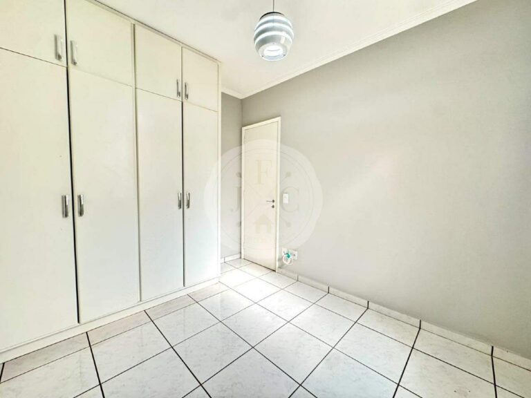 Casa em Condomínio para aluguel no Jardim Interlagos: