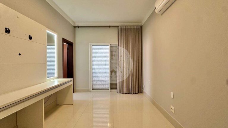 Casa em Condomínio para aluguel no Residencial e Empresarial Alphaville:
