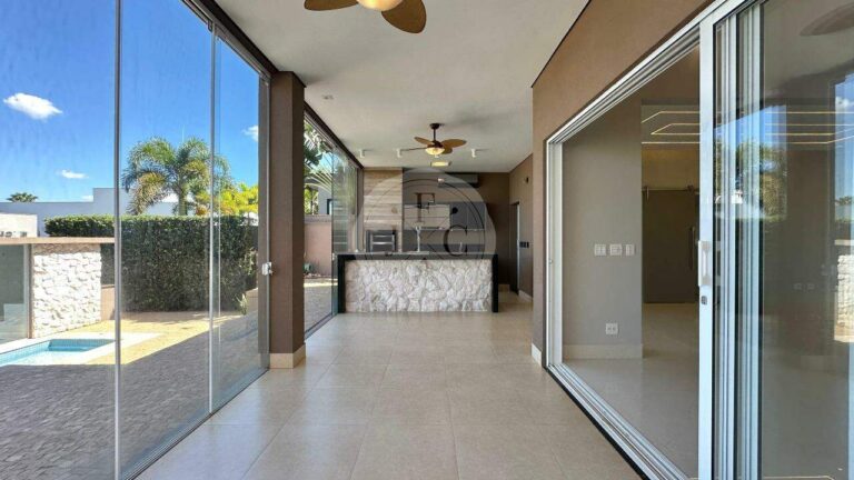 Casa em Condomínio para aluguel no Residencial e Empresarial Alphaville:
