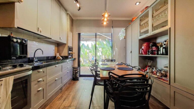 Casa em Condomínio à venda no Jardim Valência: