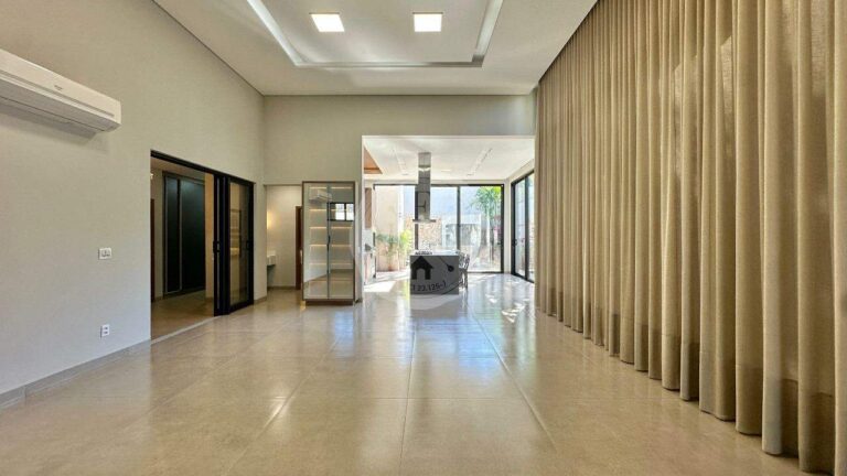 Casa em Condomínio para aluguel no Residencial e Empresarial Alphaville: