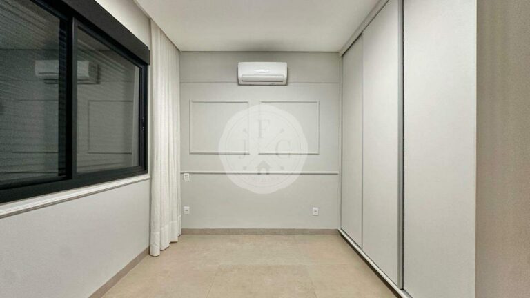 Casa em Condomínio para aluguel no Residencial e Empresarial Alphaville: