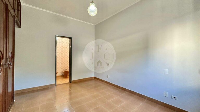 Casa para aluguel no Jardim Mosteiro: