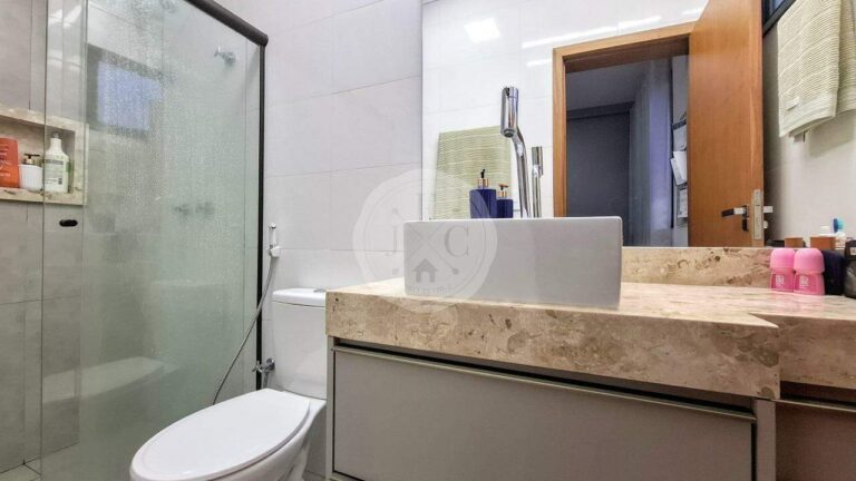 Casa em Condomínio à venda no Jardim Valência: