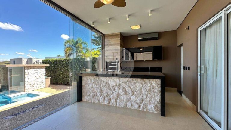 Casa em Condomínio para aluguel no Residencial e Empresarial Alphaville: