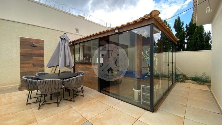 Casa em Condomínio à venda no Recreio das Acácias: