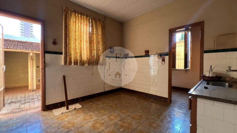Casa à venda no Centro: