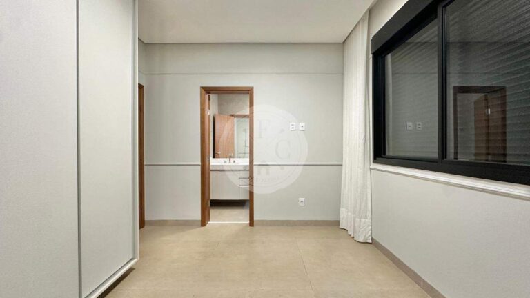 Casa em Condomínio para aluguel no Residencial e Empresarial Alphaville:
