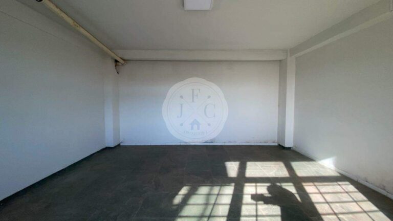 Prédio Comercial à venda no Vila Seixas: