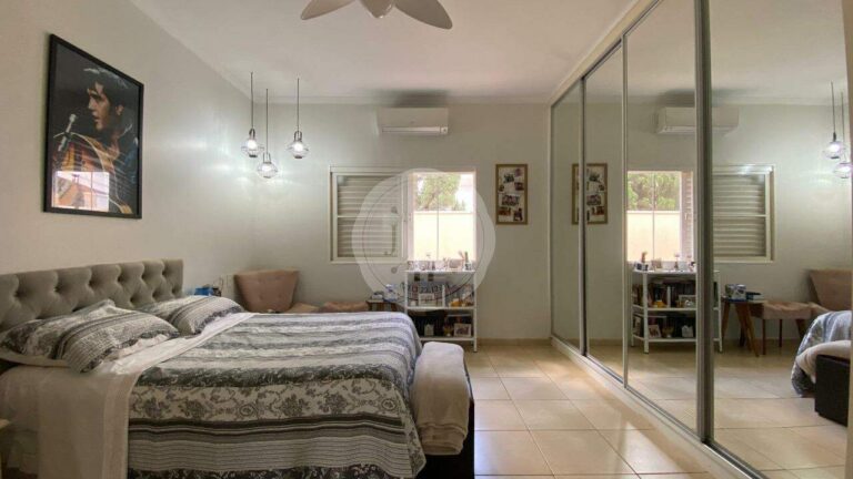 Casa em Condomínio à venda no Recreio das Acácias: