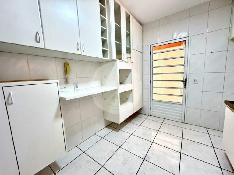 Casa em Condomínio à venda no Jardim Interlagos: